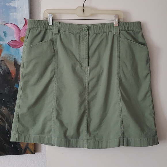 L.L. Bean Classic Fit Chino Skirt with Roses S 20 - Picture 3 of 9